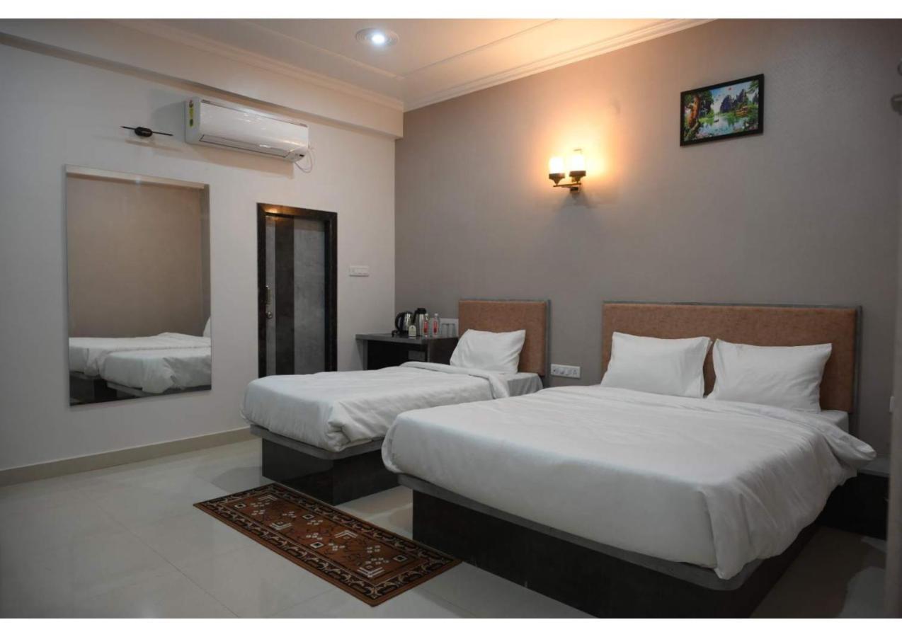 Hotel Ganga Kaveri Варанаси Екстериор снимка